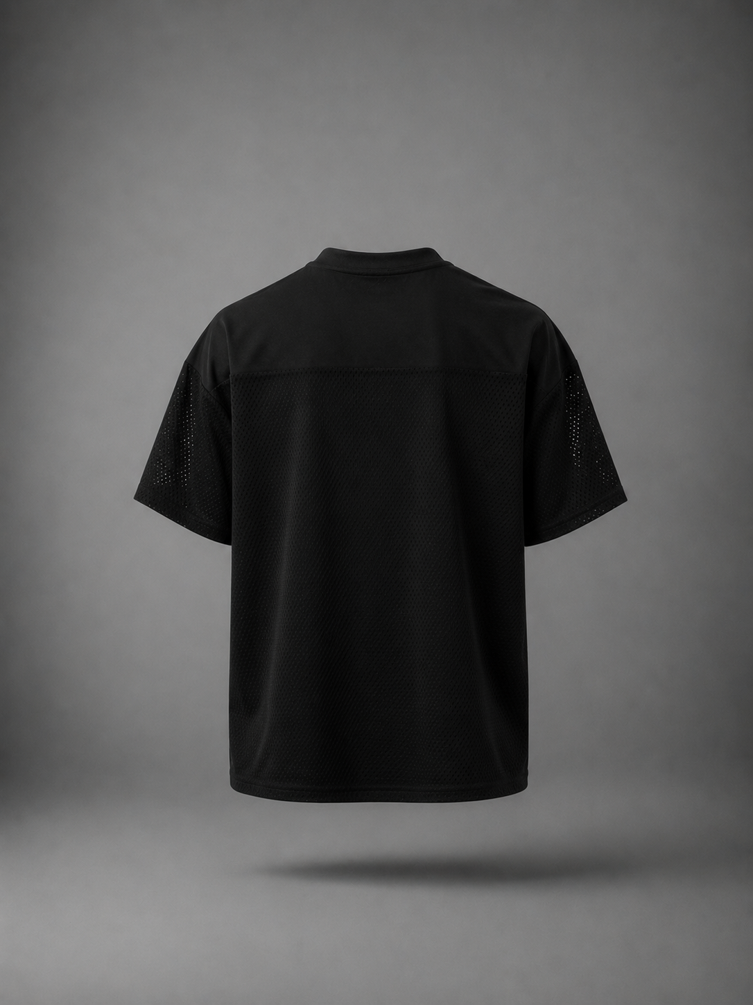 Camiseta negra de fútbol americano de No Basic Zone, vista frontal, con diseño deportivo y cuello redondo.