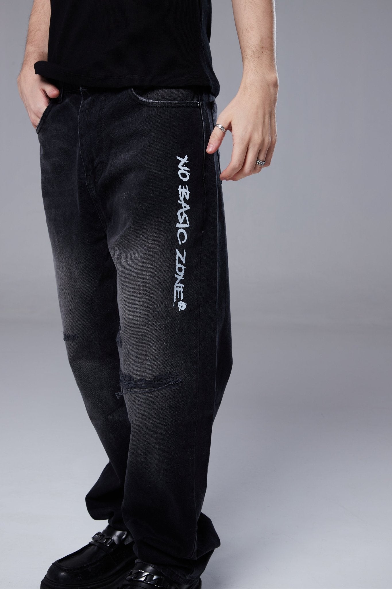 GRAFFITI AHEAD OF YOU // DENIM JEANS - No Basic Zone