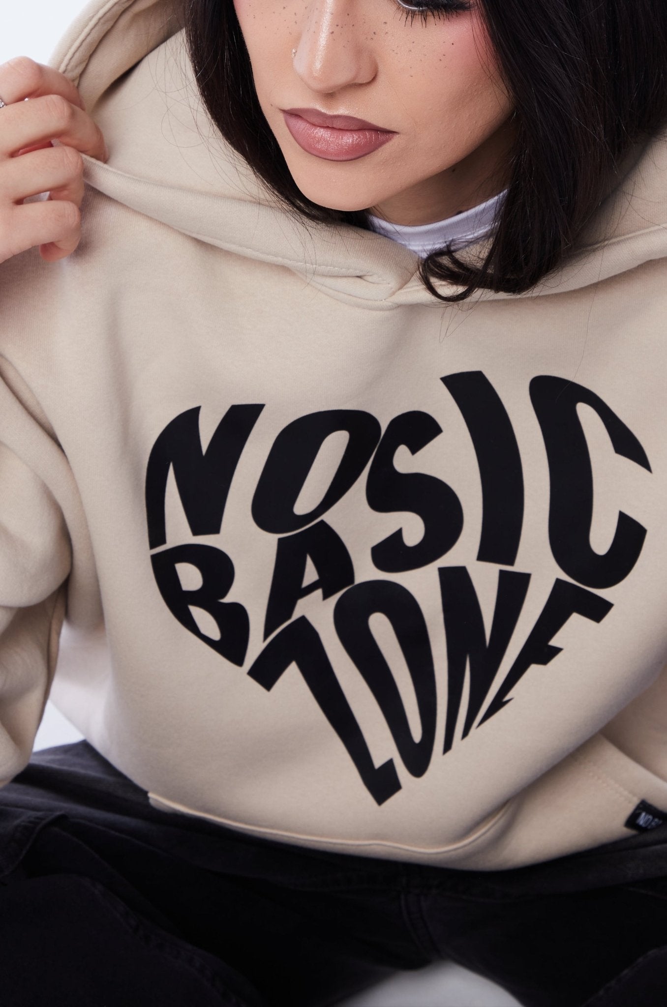 HEARTPRINT // WHITE HOODIE - No Basic Zone