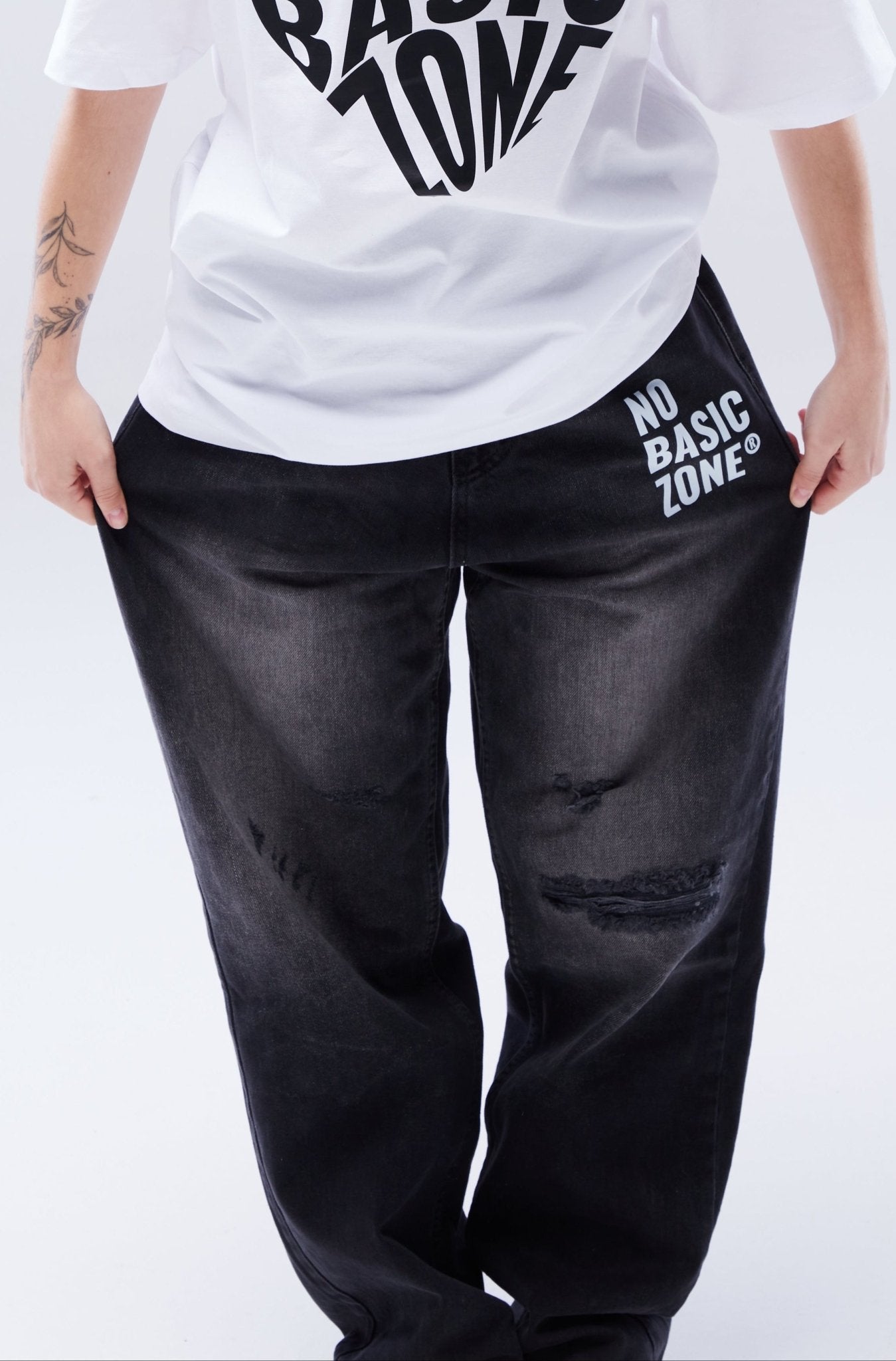 AHEAD OF YOU // DENIM JEANS - No Basic Zone