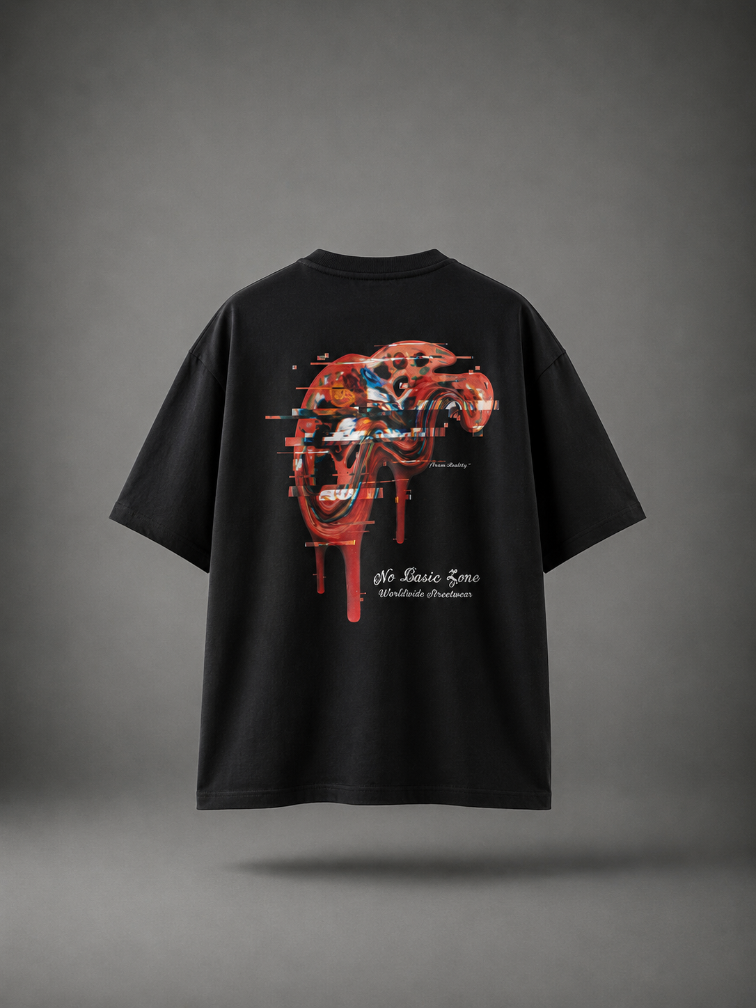 Camiseta negra Meltd Colors de No Basic Zone, vista lateral con diseño colorido y estilo casual para mujer.