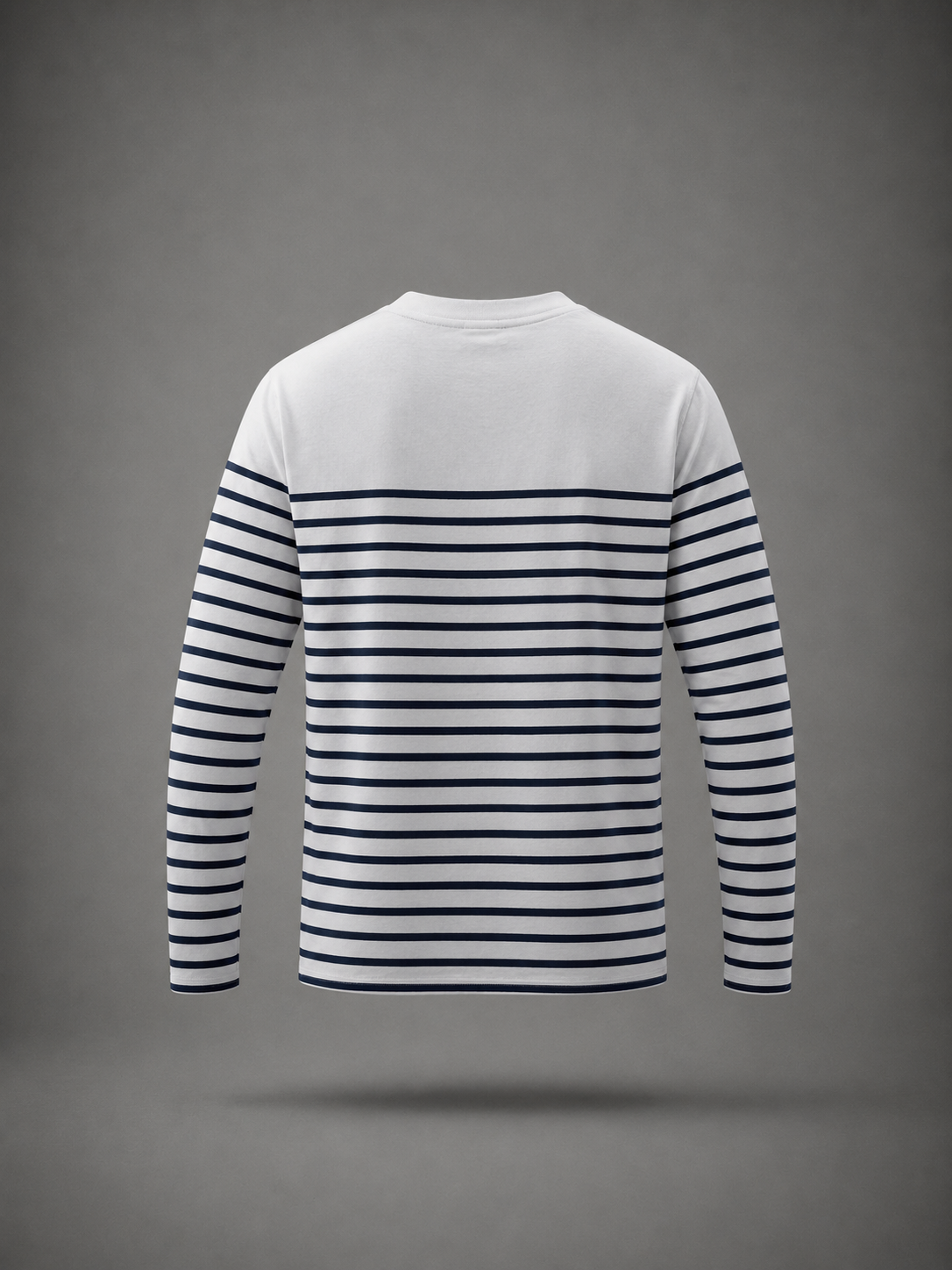 Camisa de manga larga con rayas azul marino y blancas de la marca No Basic Zone, estilo casual y cómodo.