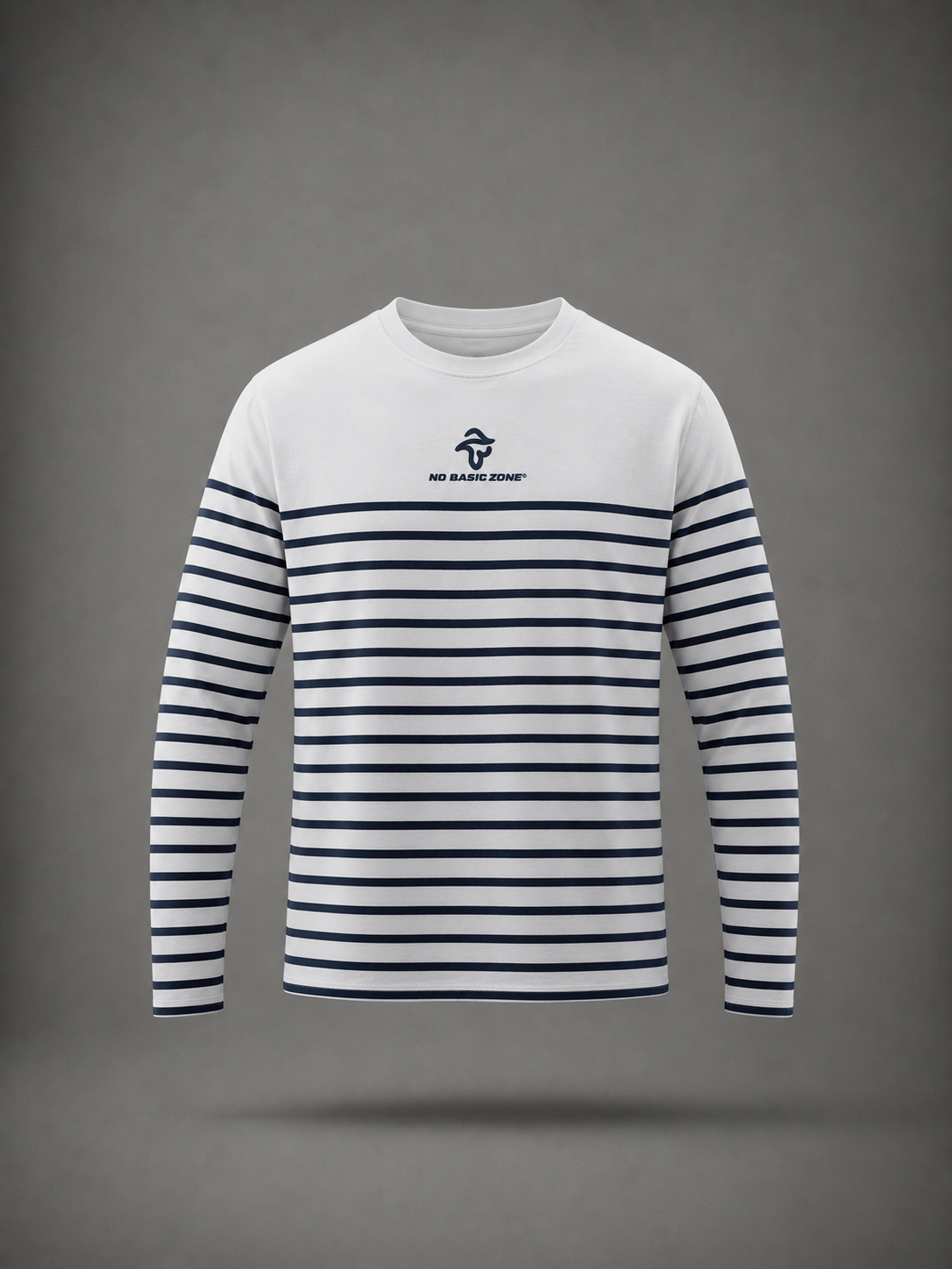 Camiseta larga de rayas azul marino y blancas de No Basic Zone, estilo casual, con rayas horizontales y corte cómodo.