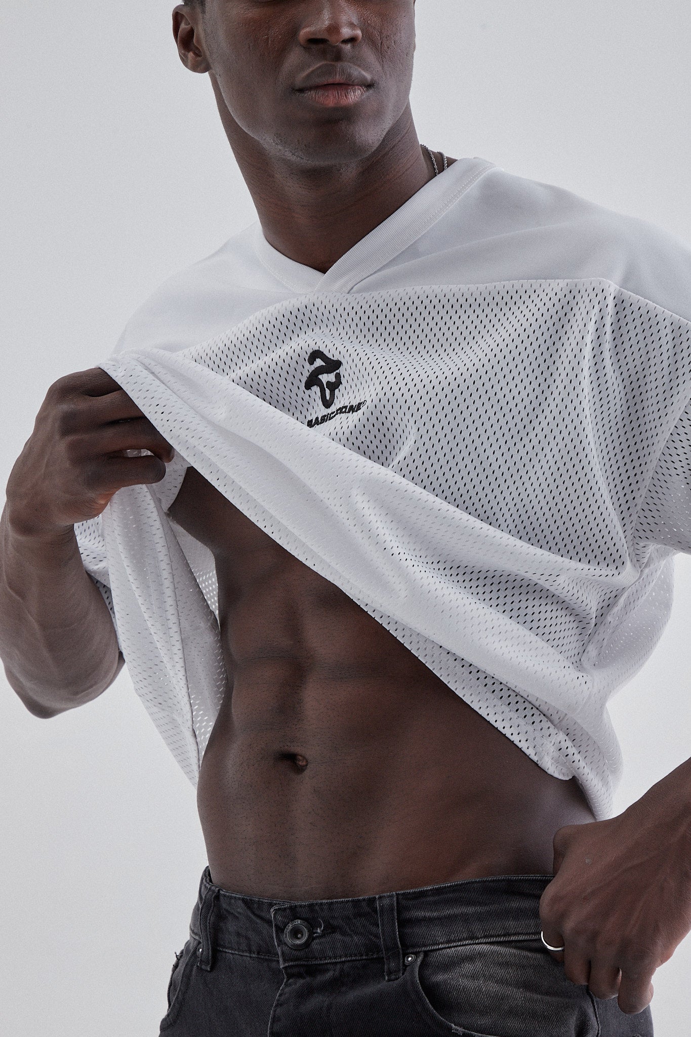 Camisa blanca FLOW T-SHIRT de No Basic Zone, vista frontal, tela suave y diseño simple, en color blanco.