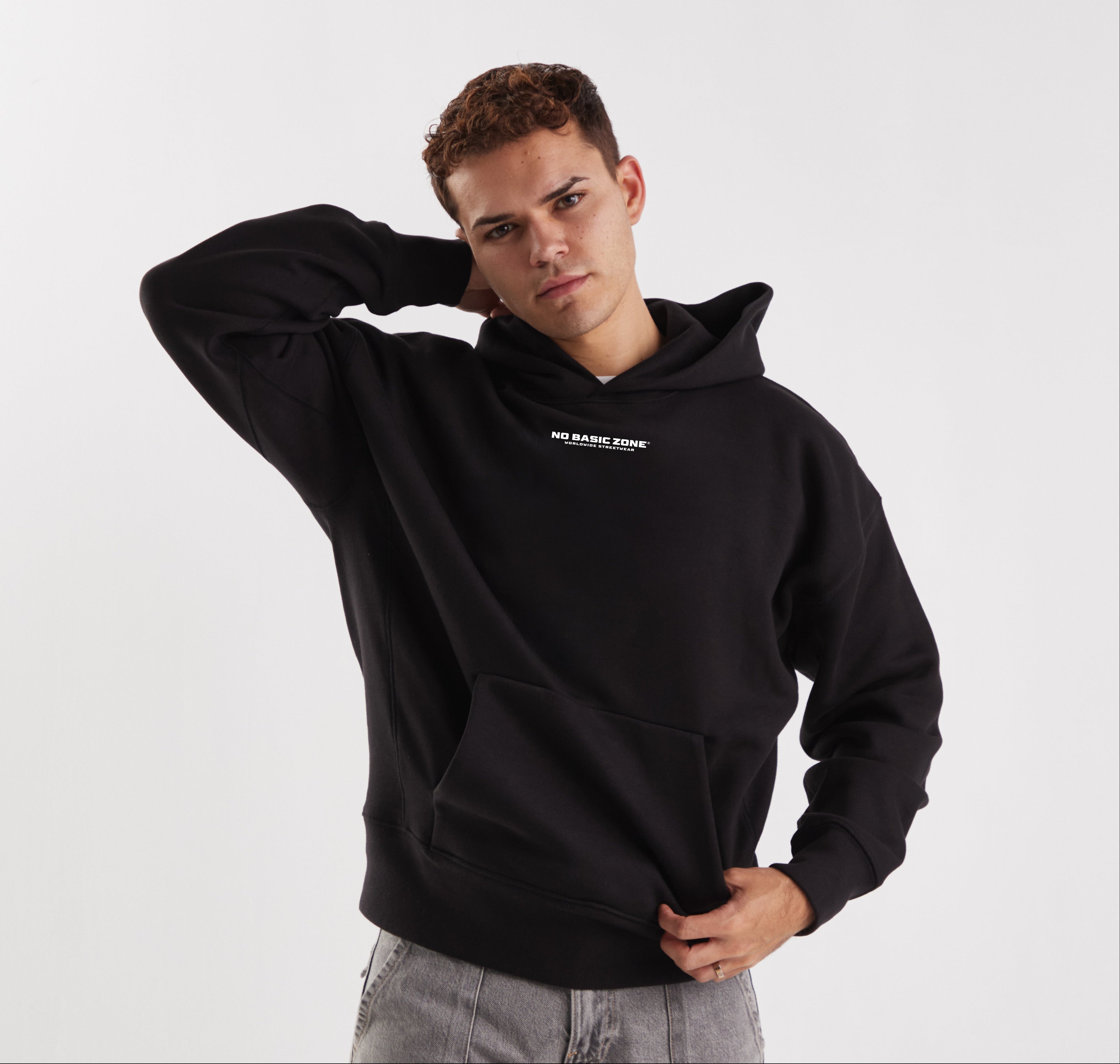 WORLDWIDE  // BLACK HOODIE